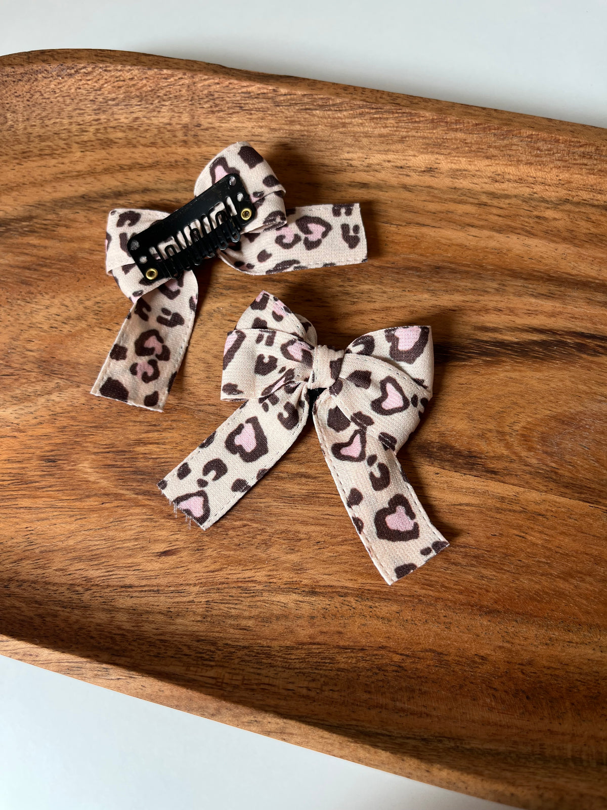 Pink Leopard Bow | Anti-Slip Clip